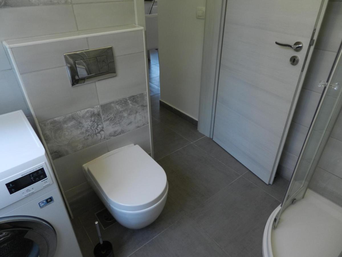 איזולה Apartma Chrystel מראה חיצוני תמונה