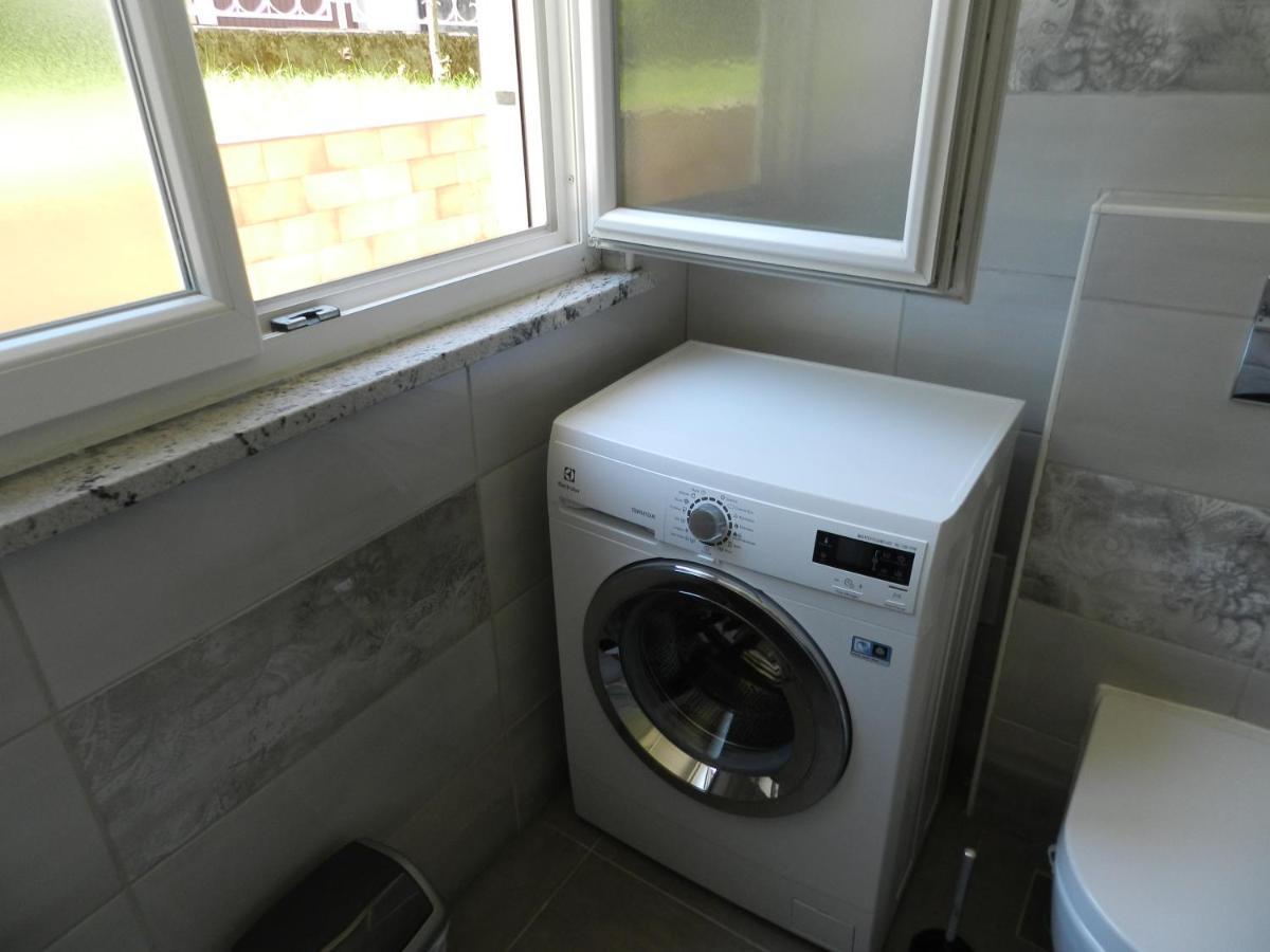 איזולה Apartma Chrystel מראה חיצוני תמונה